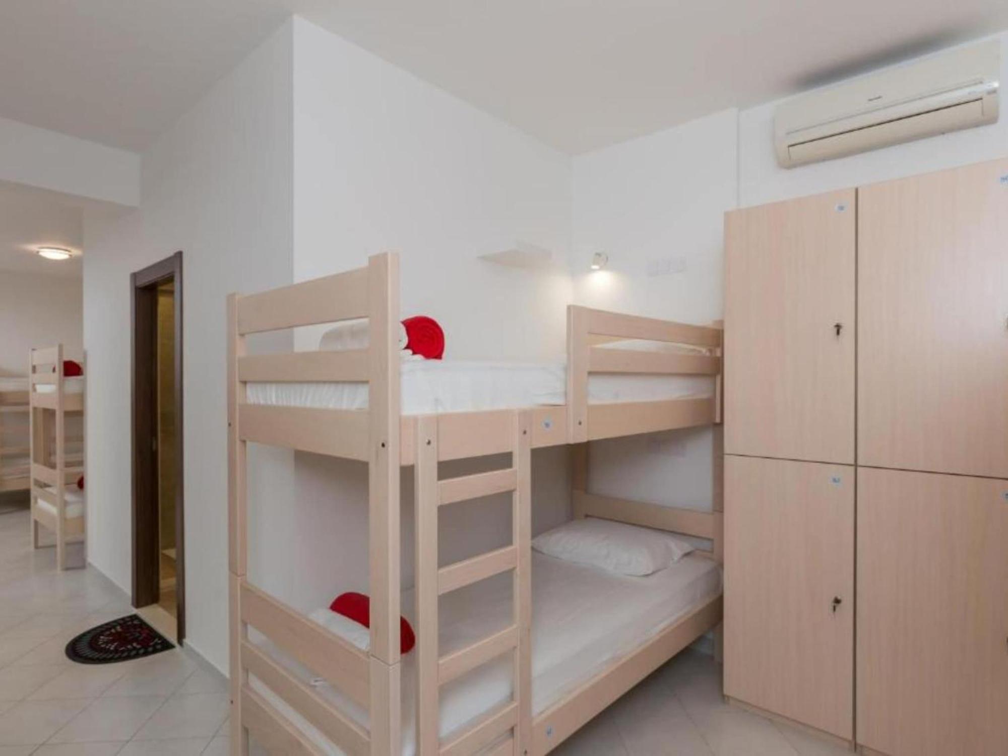Free Bird - Bed In Five Bed Mixed 4 Holiday home *