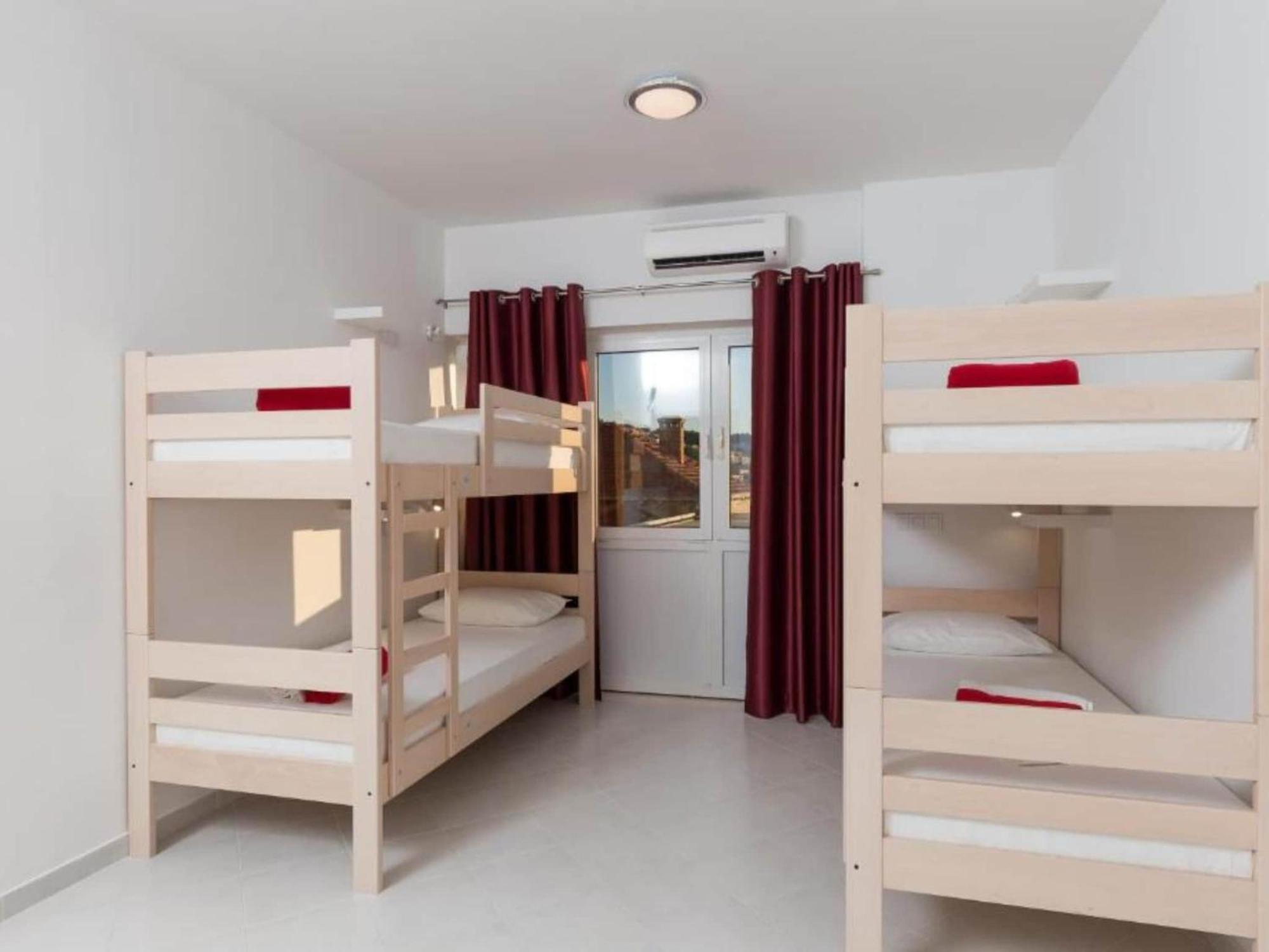 Free Bird - Bed In Five Bed Mixed 4 Holiday home