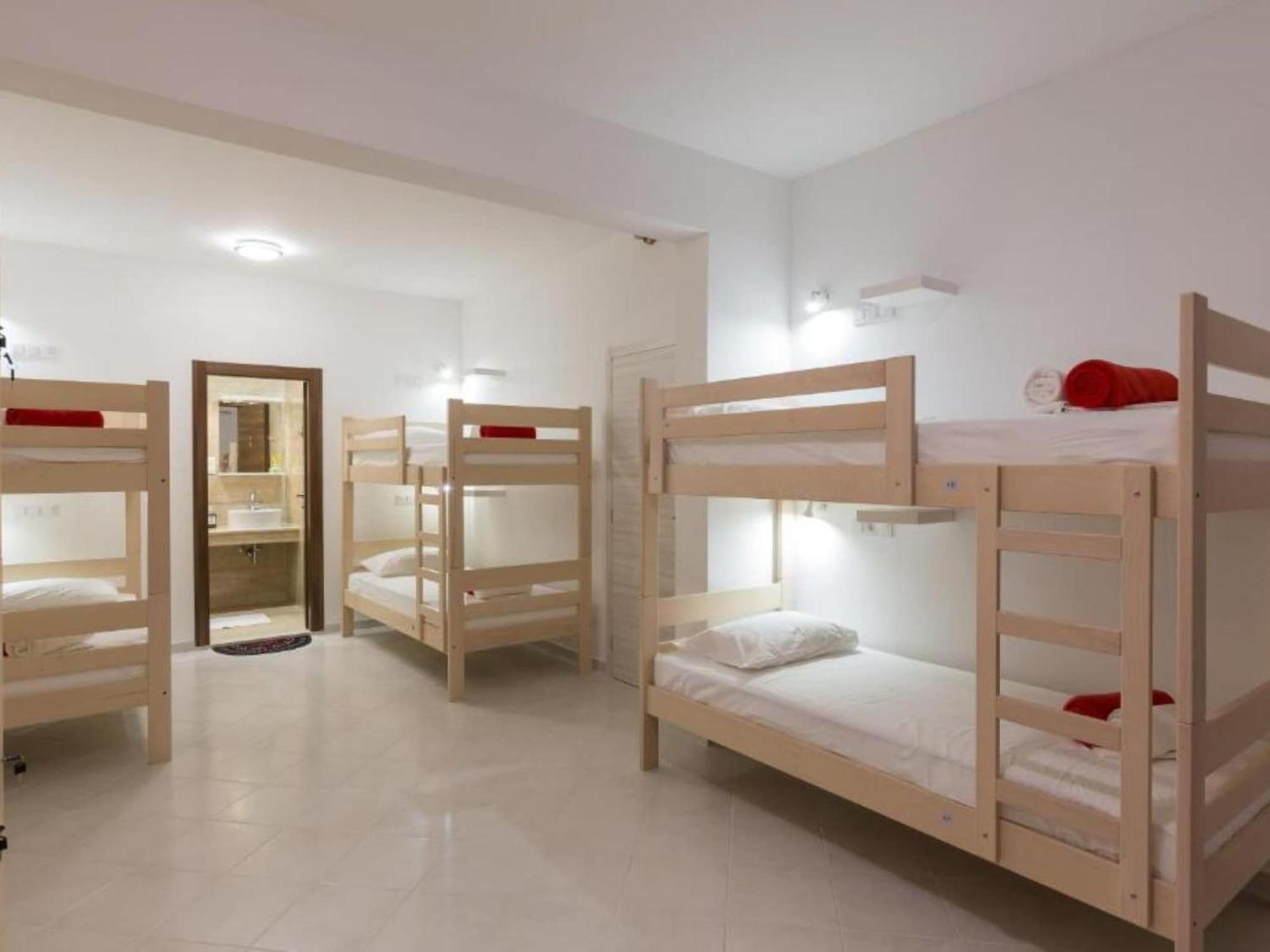 Free Bird - Bed In Five Bed Mixed 4 Holiday home