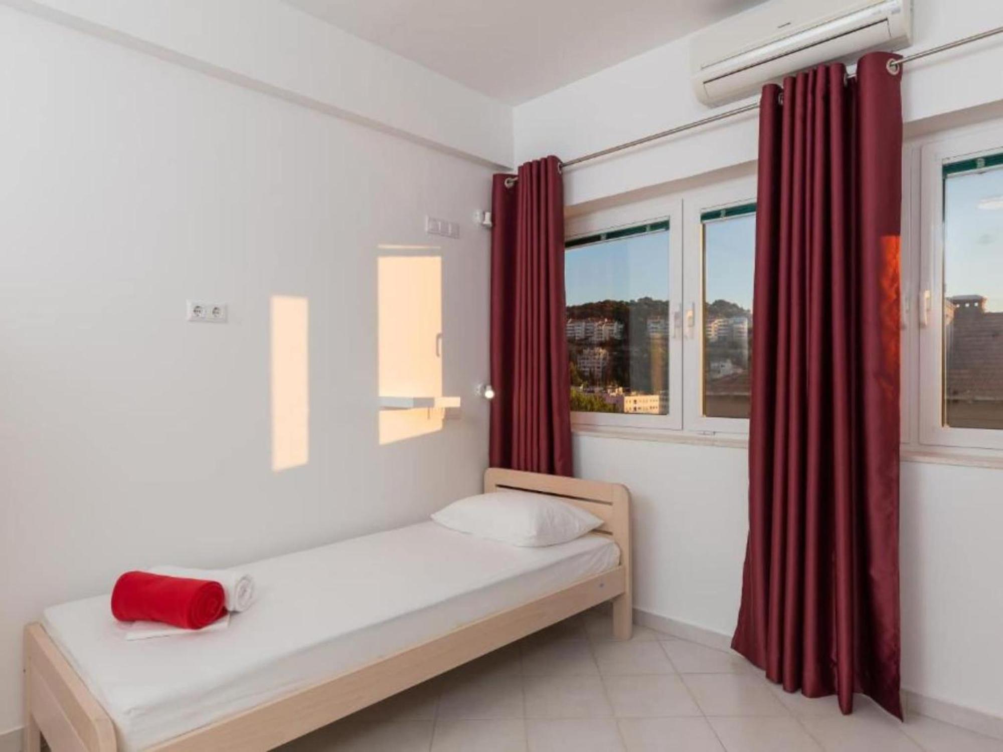 Free Bird - Bed In Five Bed Mixed 4 Semesterbostad *